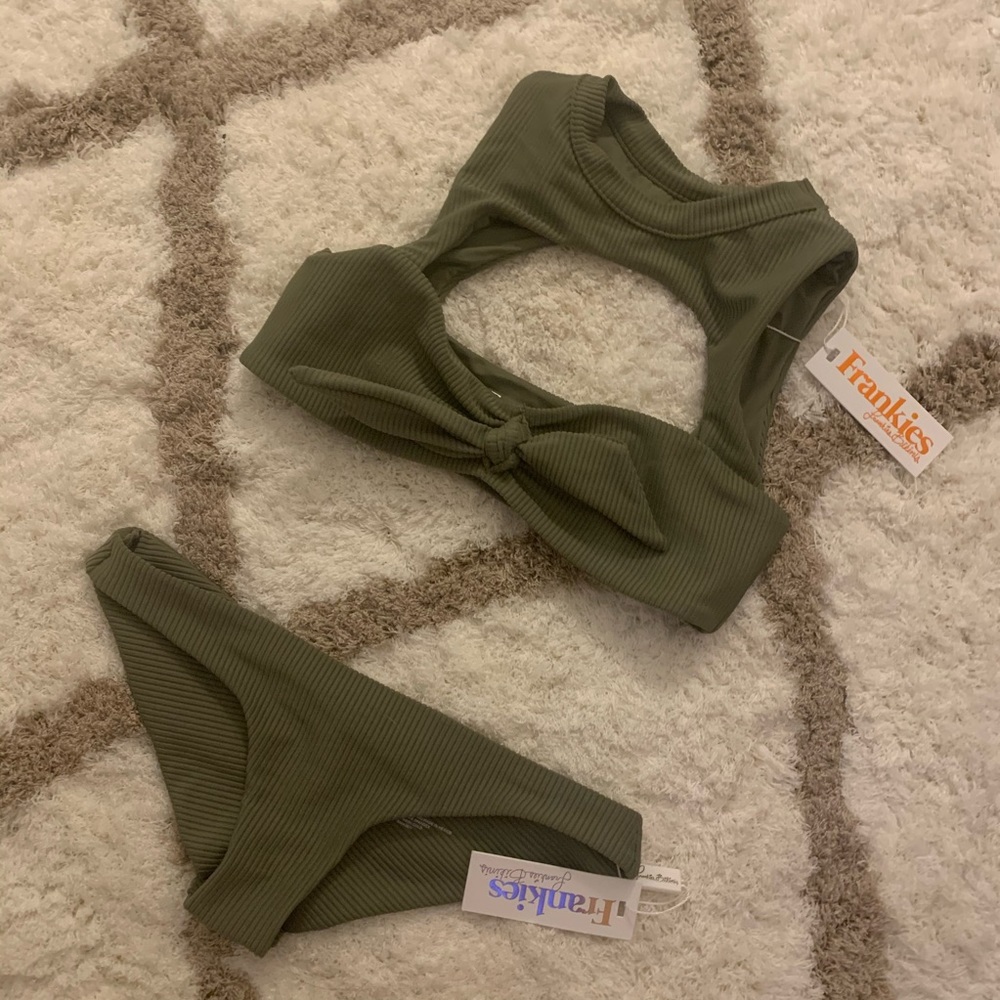 Frankies Bikinis Brand New Swimsuit Top and Bottom